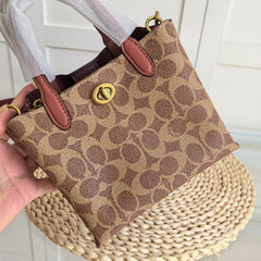 Coach Willow Tote 24 Pebble Khaki Signature Canvas  Ferragens Douradas