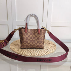 Coach Willow Tote 24 Pebble Khaki Signature Canvas  Ferragens Douradas