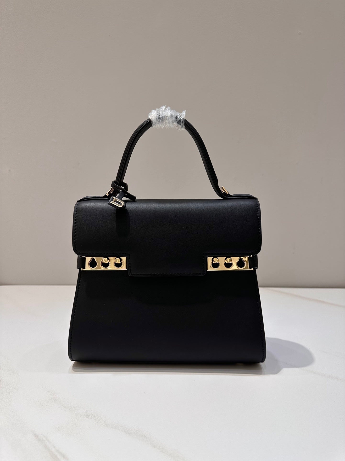 Delvaux Tempête MM Black Ferragens Douradas