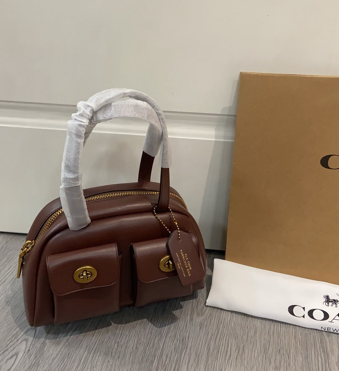 Coach Twin Turnlock Satchel Bag 20 Café Escuro Ferragens Douradas