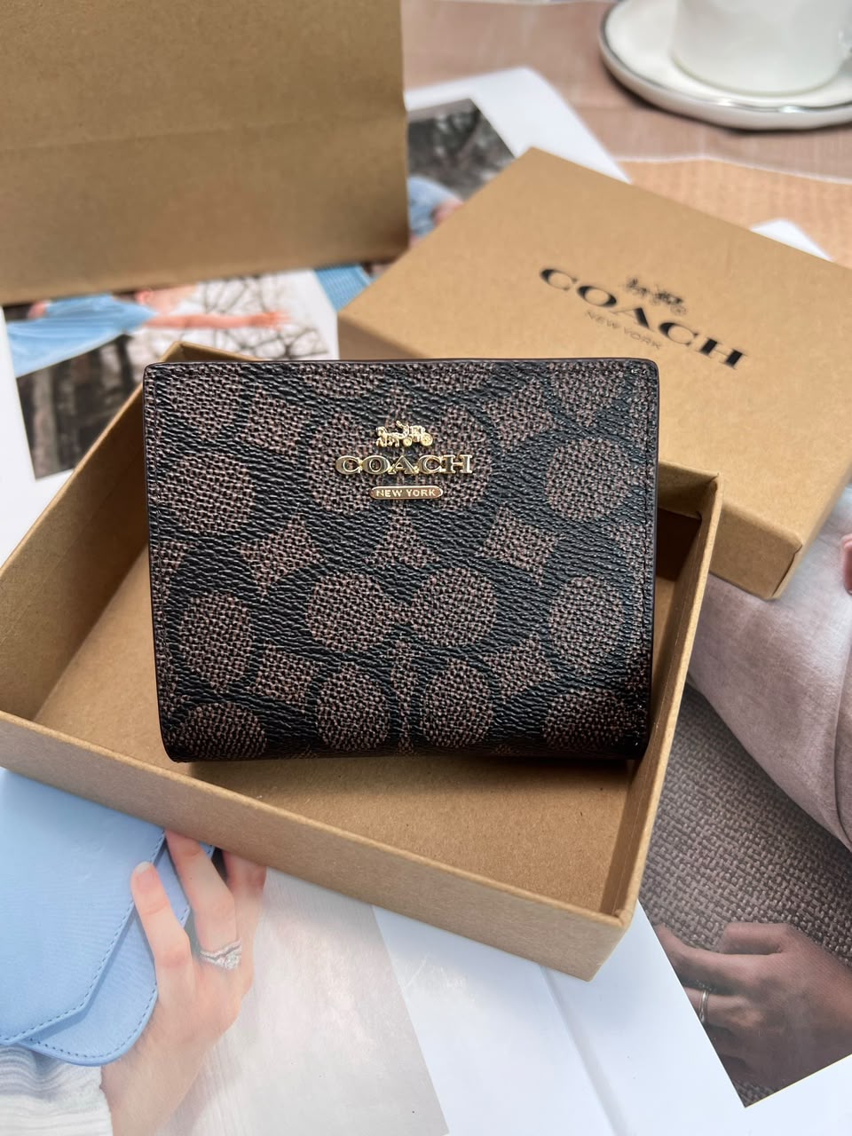 Coach Snap Wallet In Signature Canvas