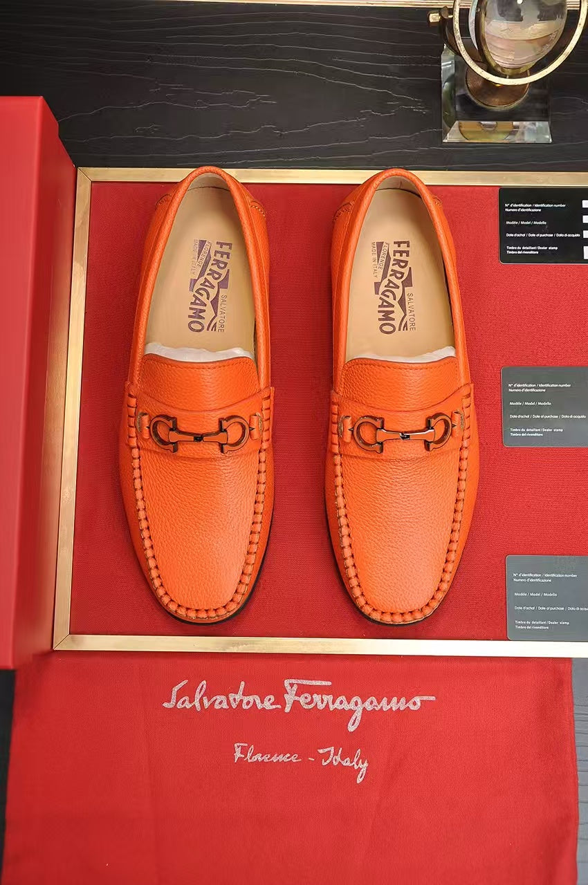 Ferragamo Gancini Mocassim orange.