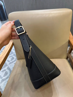Coach Jude Duffle Bag em Signature Canvas Black Ferragens Douradas