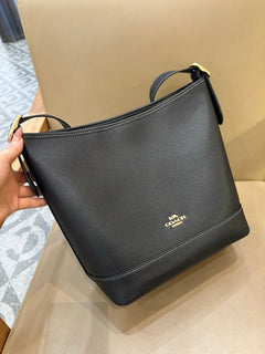 Coach Jude Duffle Bag em Signature Canvas Black Ferragens Douradas