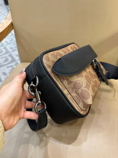 Bolsa Transversal Coach Warner em Canvas Signature Khaki Black