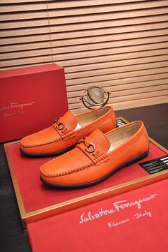 Ferragamo Gancini Mocassim orange.