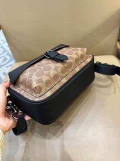 Bolsa Transversal Coach Warner em Canvas Signature Khaki Black