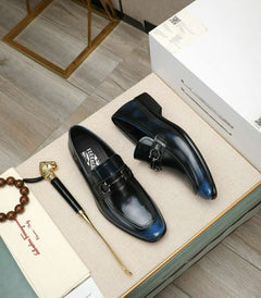 Sapato FERRAGAMO Preto e Azul.